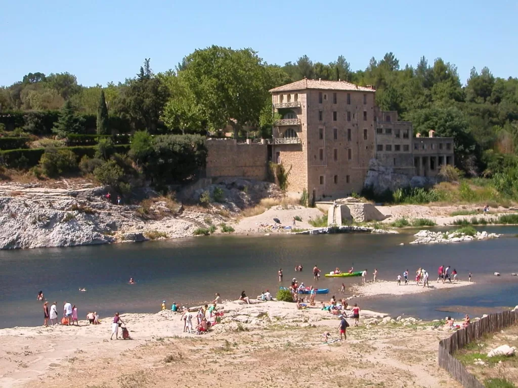 [people swimming on the banks of the Gardon river near the Pont du Gard]